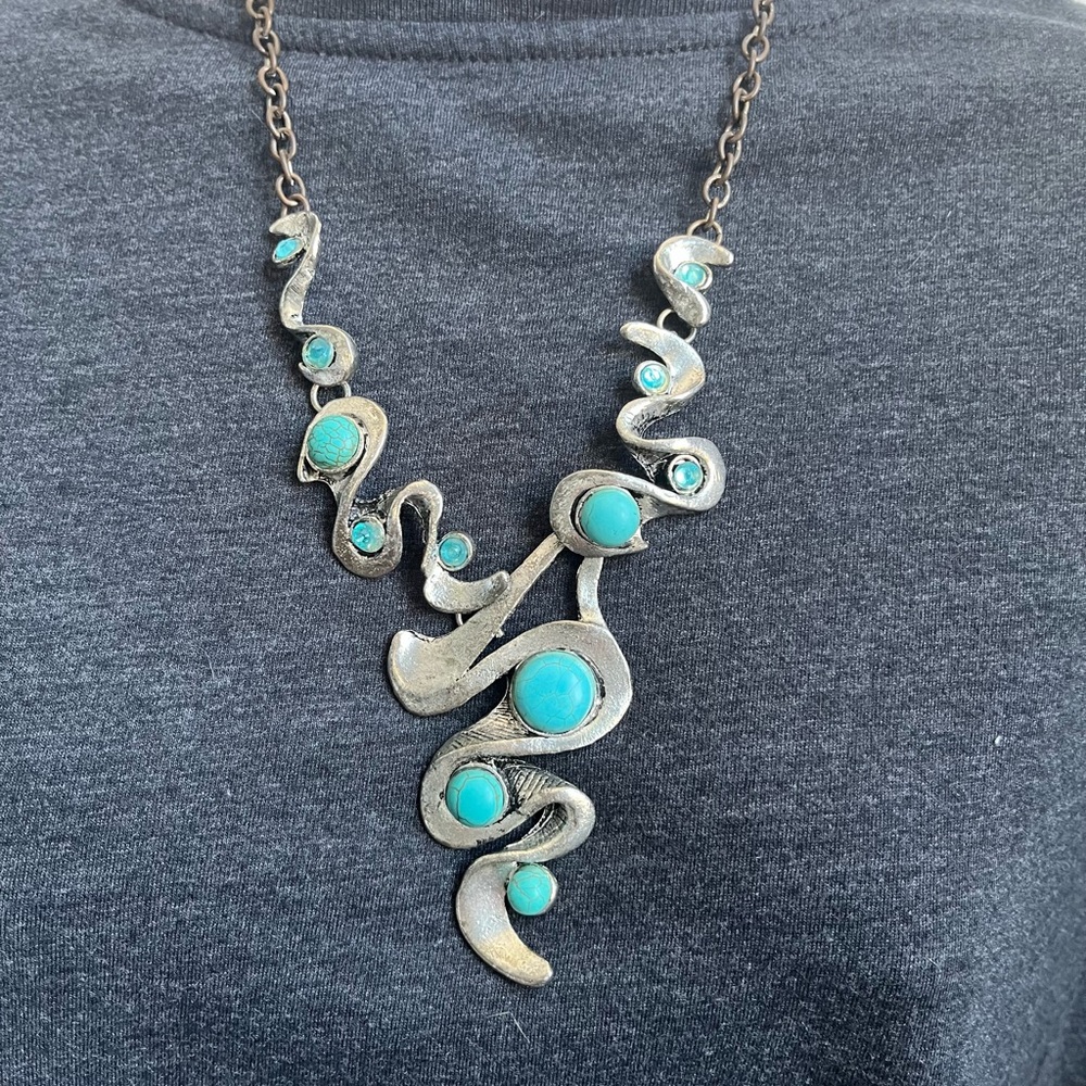 Beautiful Fashion Statement Necklace With Blue Stones.
